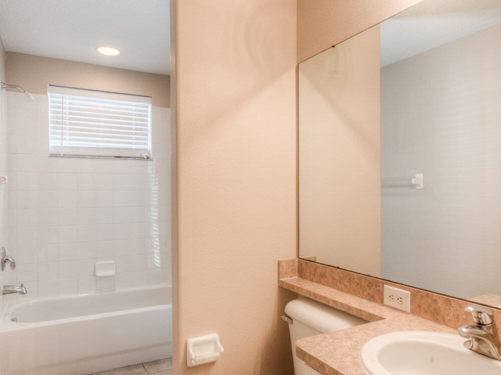 Building Photo - 10508 Canary Isle Dr