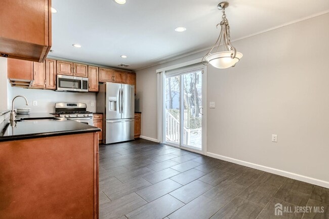 Building Photo - 3 Green Acres Ave