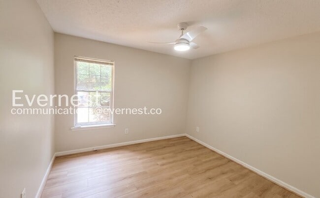 Building Photo - 2 Bed, 2 Bath Condo with Modern Amenities / Pet-Friendly / Available Now!