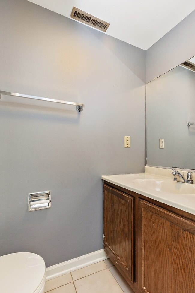 Building Photo - 1696 Shamrock Ct