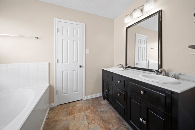 Building Photo - 16307 Split Willow Dr