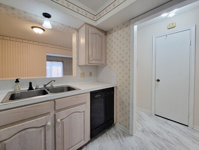 Building Photo - 1815 Country Village Blvd