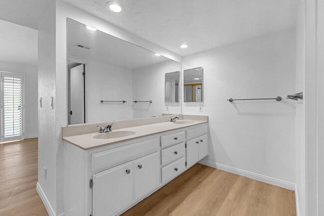 Building Photo - 72384 Ridgecrest Ln