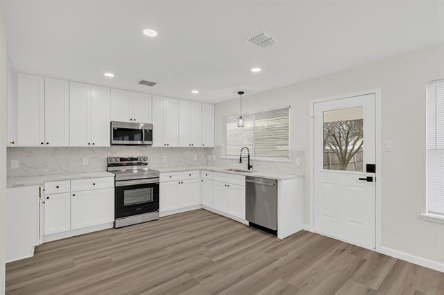 Building Photo - 438 Stanley Falls Dr