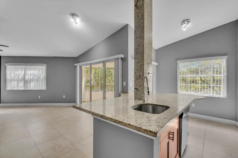Building Photo - 2810 N Oakland Forest Dr