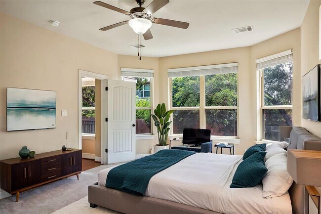 Building Photo - 5809 Viejo Dr