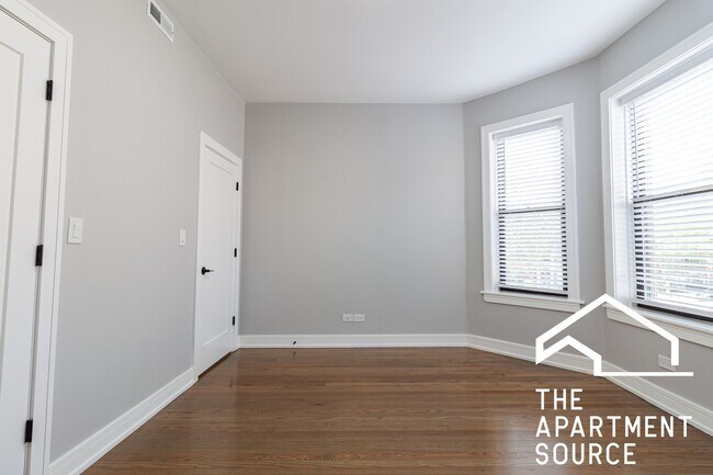 Building Photo - 3842 N Wilton Ave