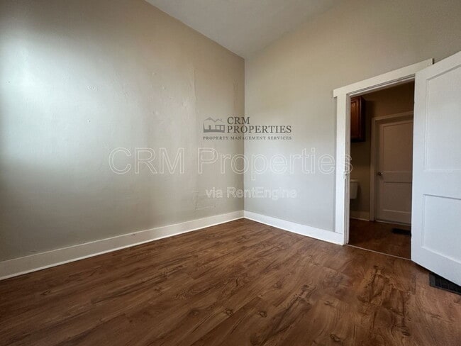 Building Photo - 1526 S Union St