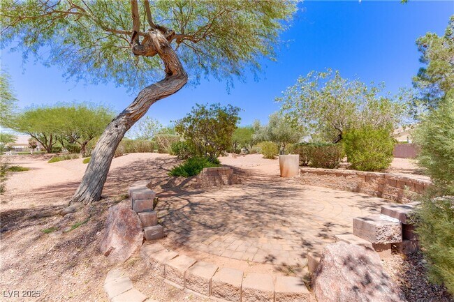 Building Photo - 10225 Clarks Creek St