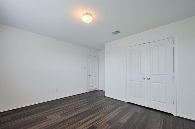 Building Photo - 18414 Hilltop Climb Dr