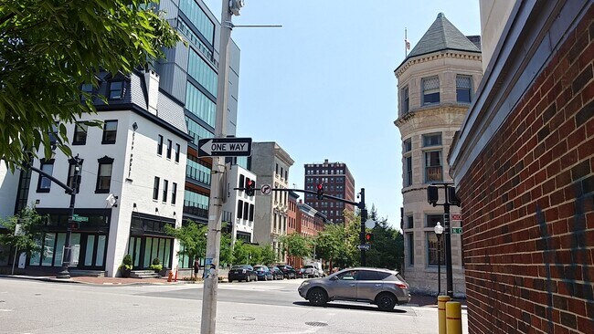 Building Photo - 1001 St Paul St