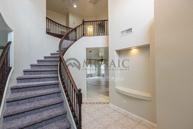 Building Photo - 883 E Powell Way