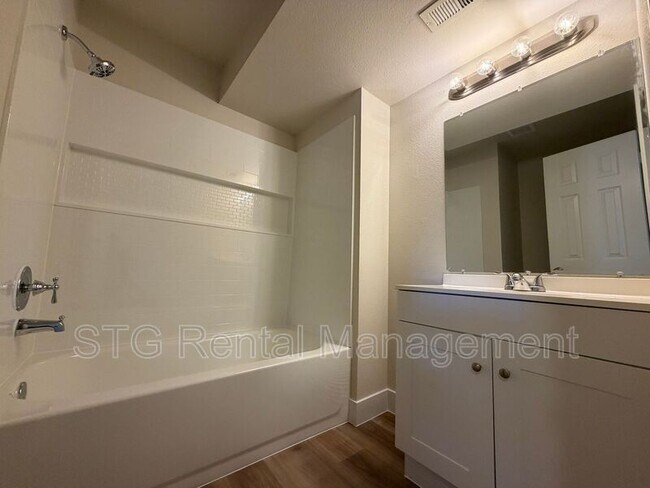 Building Photo - 462 W 300 N