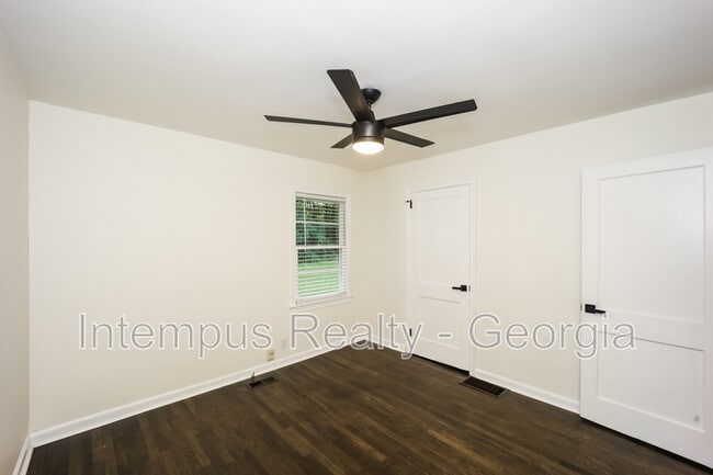 Building Photo - 3543 Bouldercrest Rd