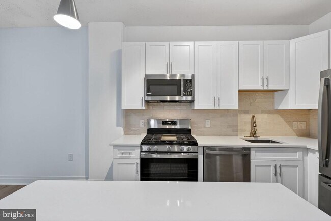 Building Photo - 2120 Vermont Ave NW