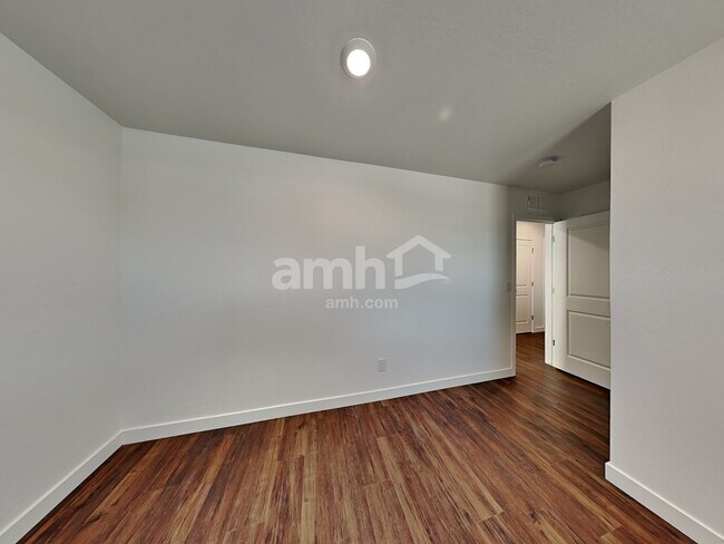 Building Photo - 8319 S 21st Dr