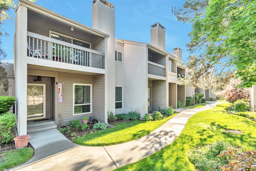 Building Photo - 1586 E Ventnor Ave