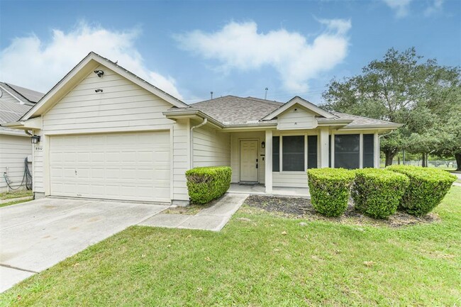 Building Photo - 9502 Belleclaire Ln