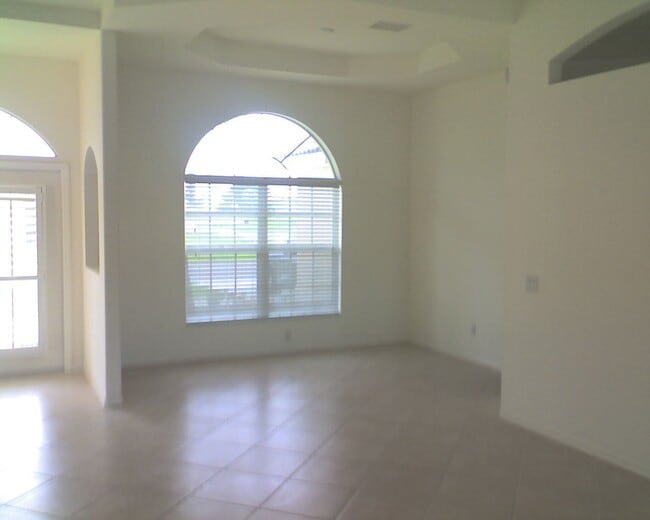 Building Photo - 1512 SE 20th St