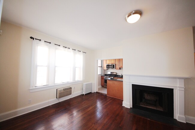 Building Photo - Sun-filled 1BR Condo in Cleveland Park