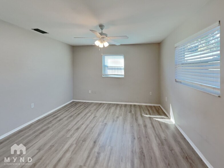 Building Photo - 7511 Hawthorn Dr