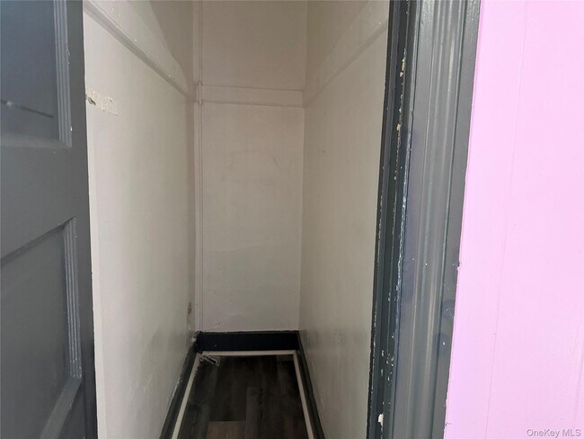 Building Photo - 210 N Hamilton St