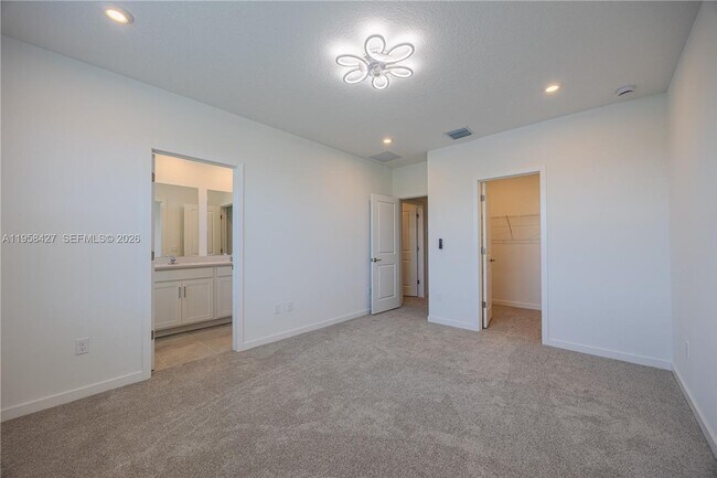 Building Photo - 7040 Channing Ave