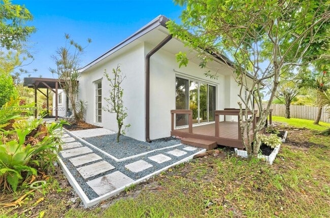 Building Photo - 1905 NW 62nd Terrace