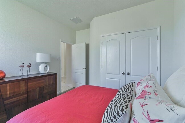 Building Photo - 25206 Farmdale Ln