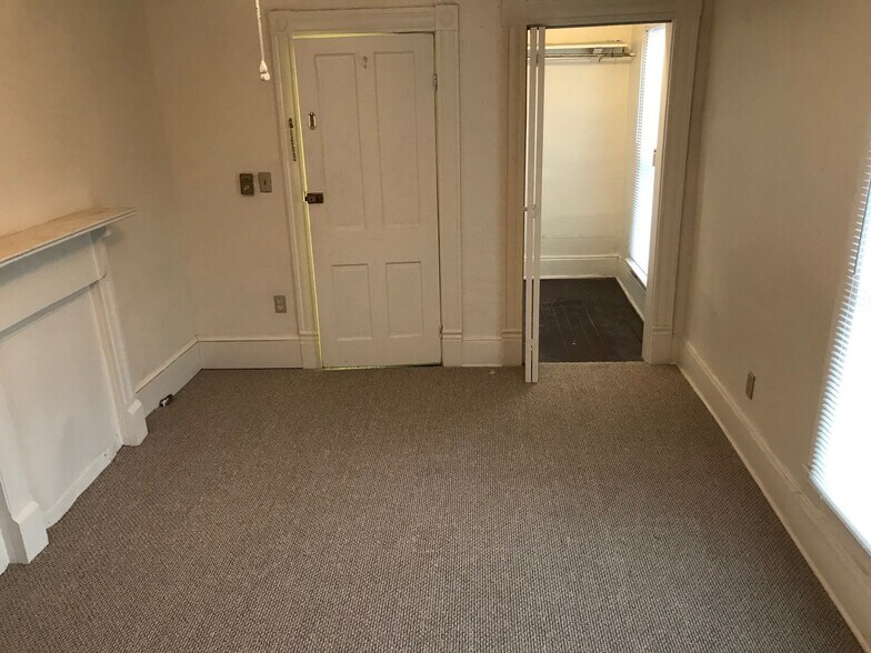 Building Photo - 616 John Marshall Dr