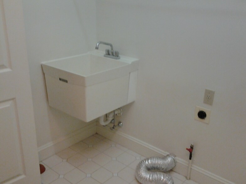 Building Photo - 2769 West Blvd