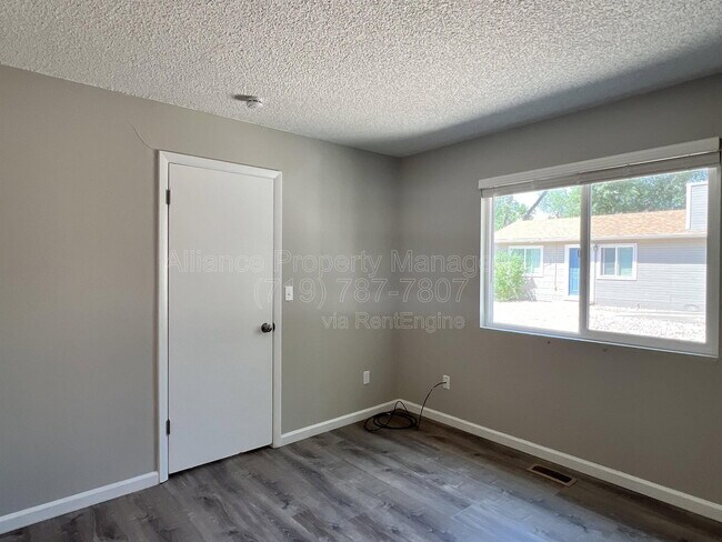 Building Photo - 2462 E Willamette Ave