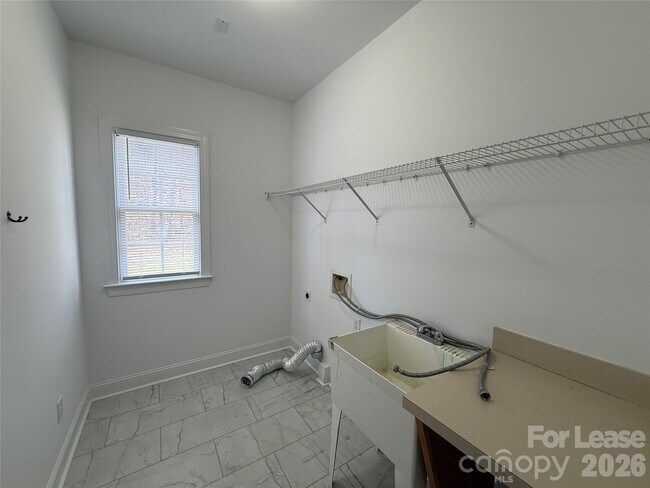 Building Photo - 3993 Lake Shore Rd S