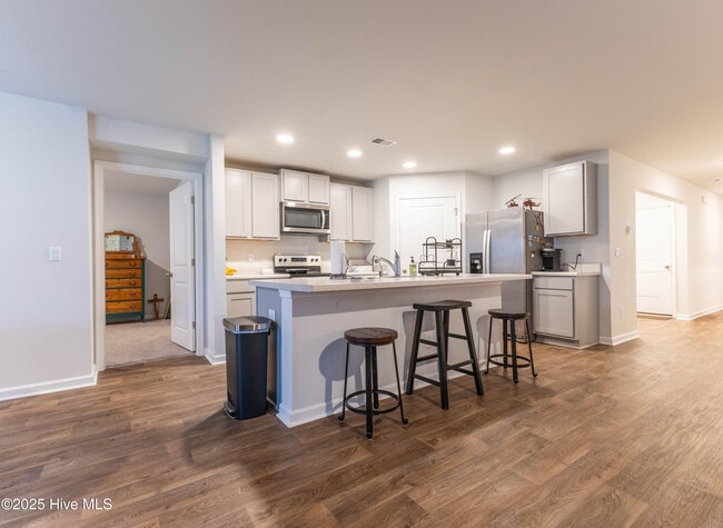 Building Photo - 509 Birdsong Dr