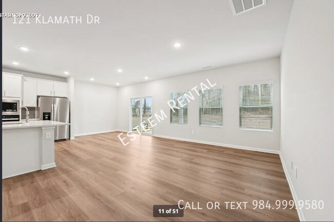 Building Photo - 121 Klamath Dr