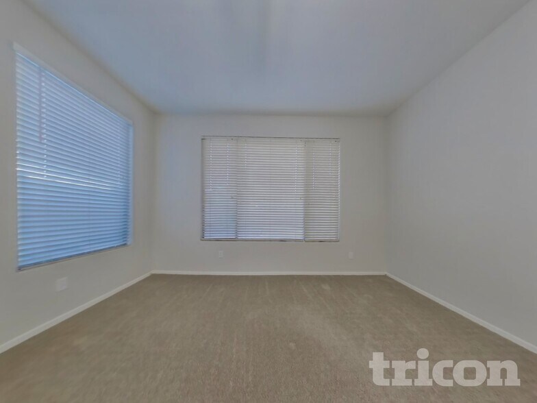 Building Photo - 4333 E Ivanhoe St