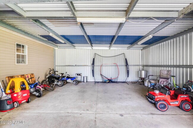 Building Photo - 1064 Oleus Champagne Rd