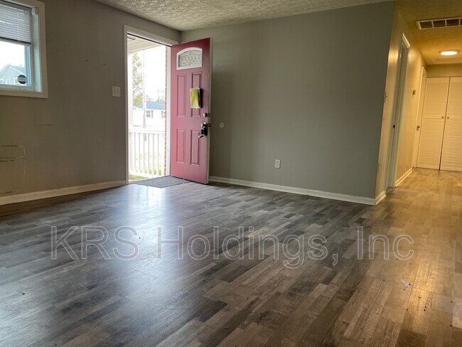 Building Photo - 1515 Cronin Dr