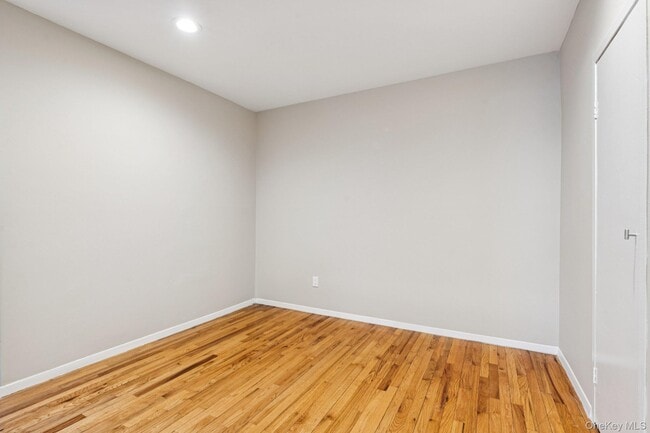 Building Photo - 60 Marwood Rd N