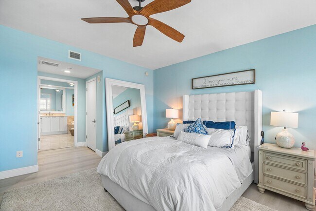 Building Photo - 2650 Lake Shore Dr