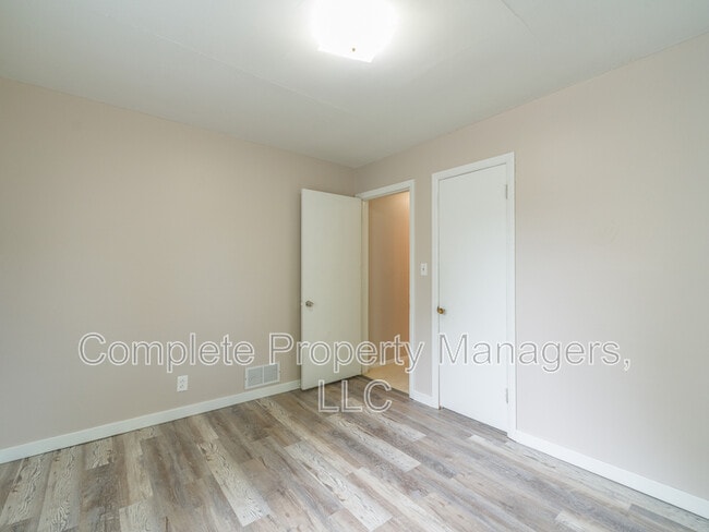 Building Photo - 1713 1st Ave NE