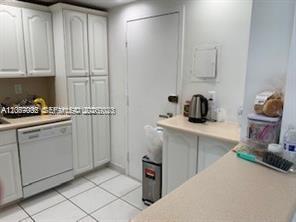 Building Photo - 300 Bayview Dr