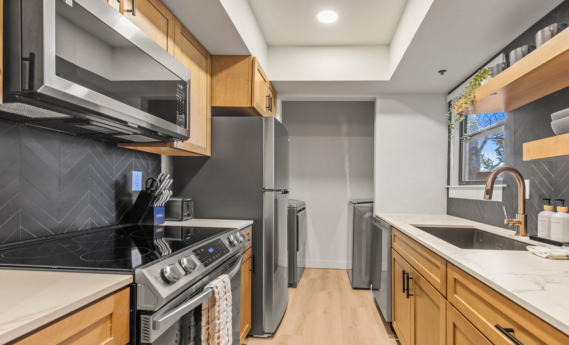 Building Photo - 6851 N 2200 W