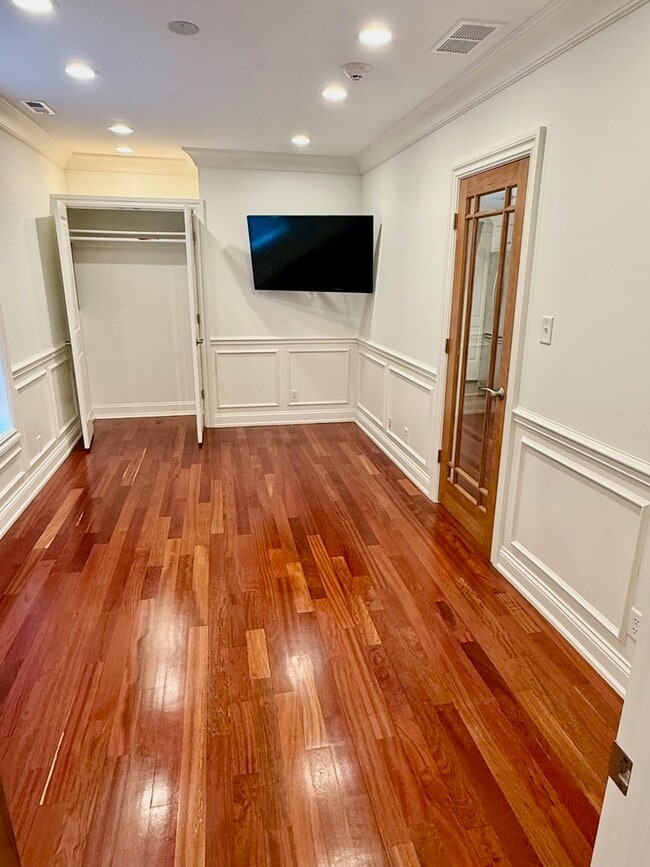 Building Photo - 1000 Ridge Rd