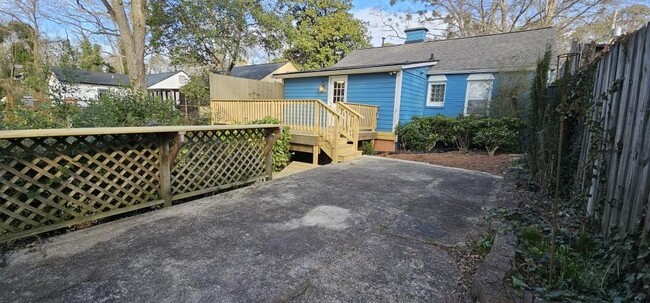 Building Photo - 1211 Beechview Dr SE