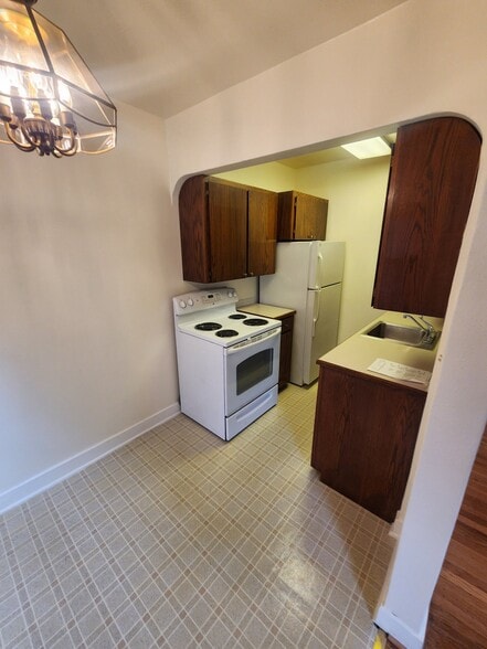 Building Photo - 2317 10th Ave E