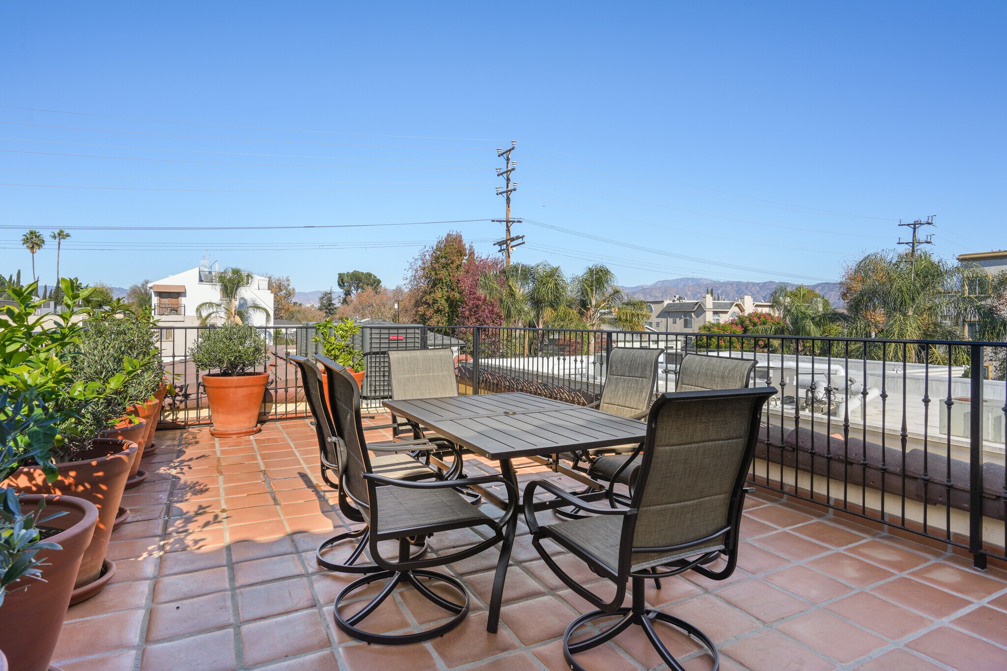 Building Photo - 11474 Moorpark St