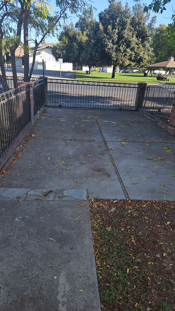 Building Photo - Two Bed One Bath Home with Shed and large backyard and large Driveway.