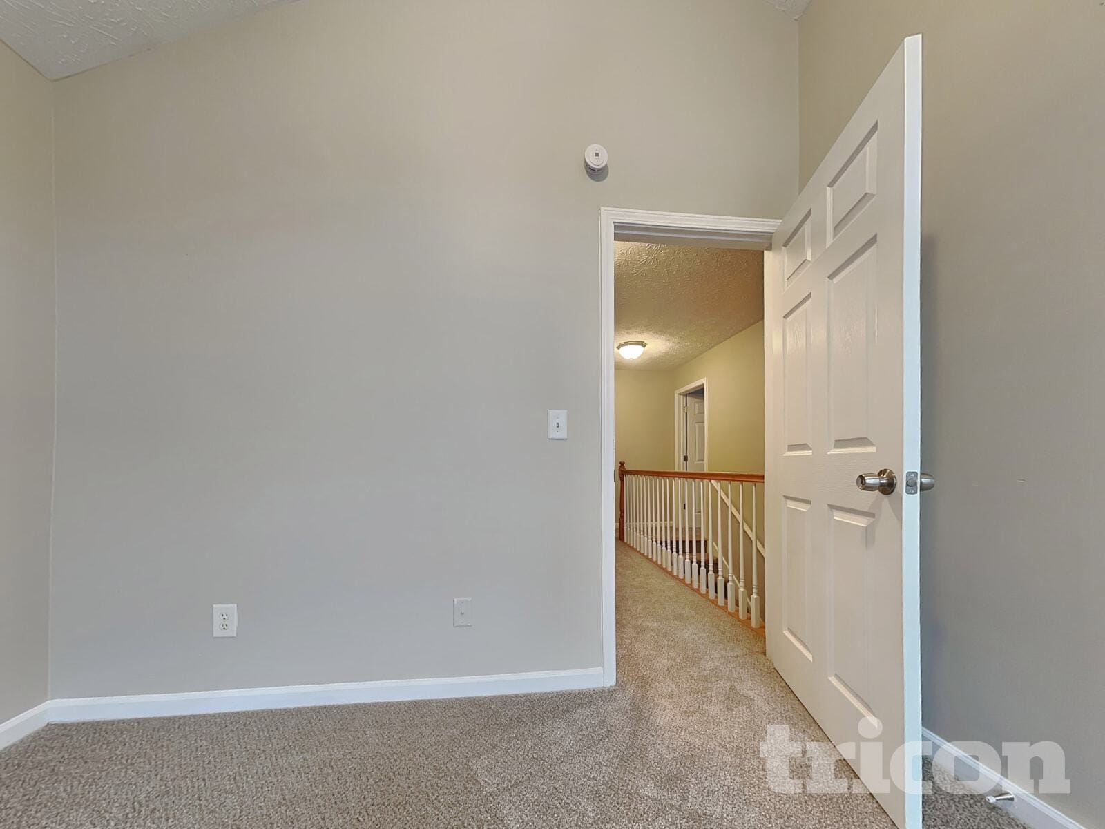 Building Photo - 37 Roxbury Ln