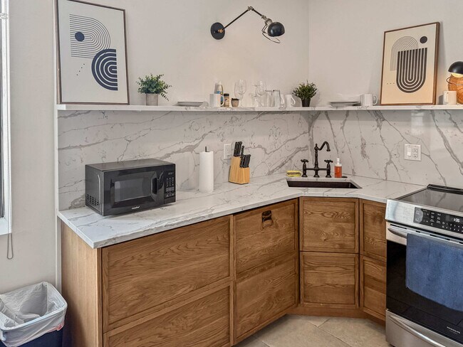 Building Photo - 309-11 South St